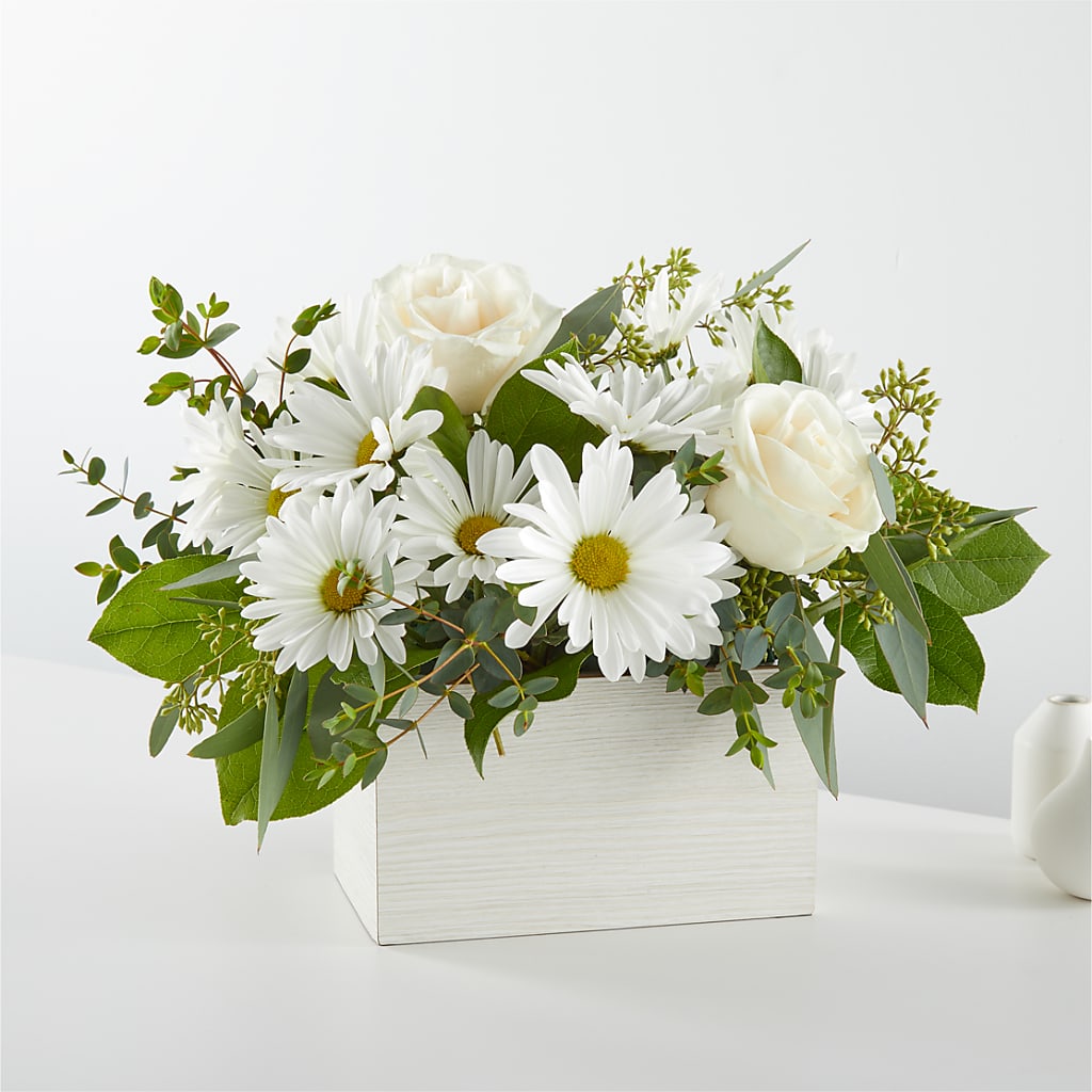 Fresh Linen Box Bouquet – Salon Diane Aubin Fleuriste Inc., Jonquiere PQ