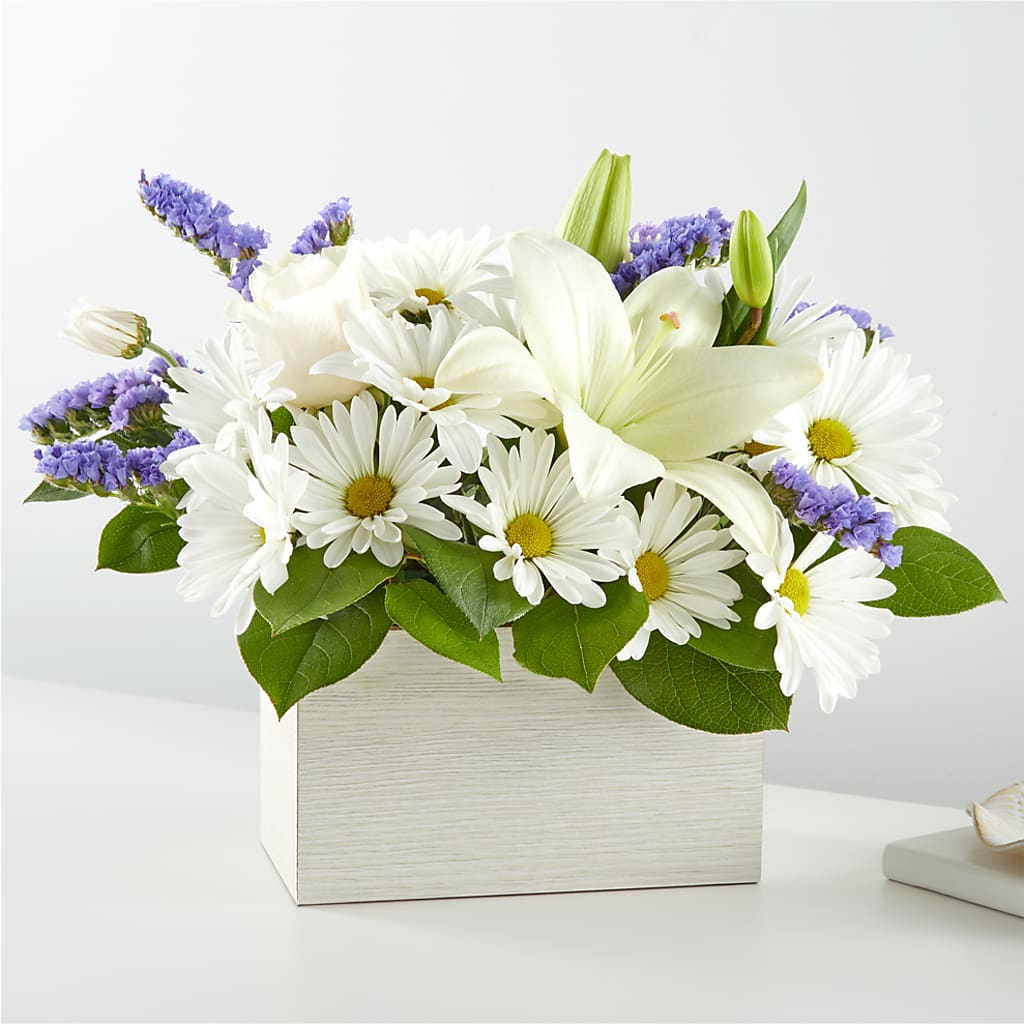 Beyond Blue Box Bouquet – Salon Diane Aubin Fleuriste Inc., Jonquiere PQ