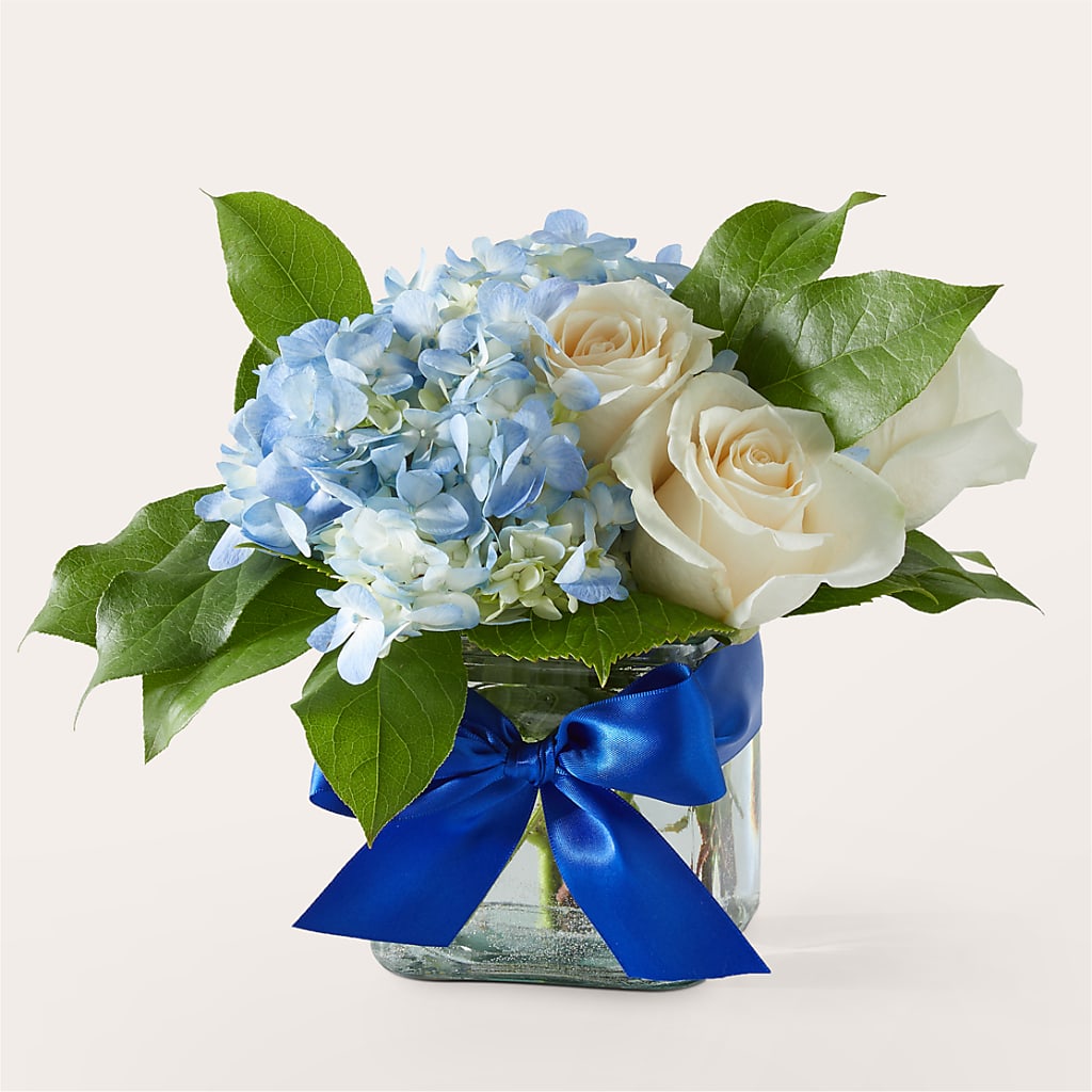 Sky Blue Delight Bouquet – Salon Diane Aubin Fleuriste Inc., Jonquiere PQ