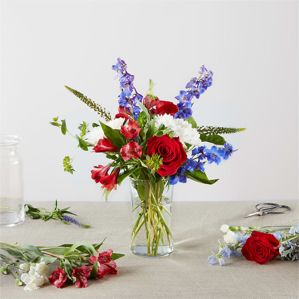 Star Spangled - A Florist Original – Salon Diane Aubin Fleuriste Inc., Jonquiere PQ