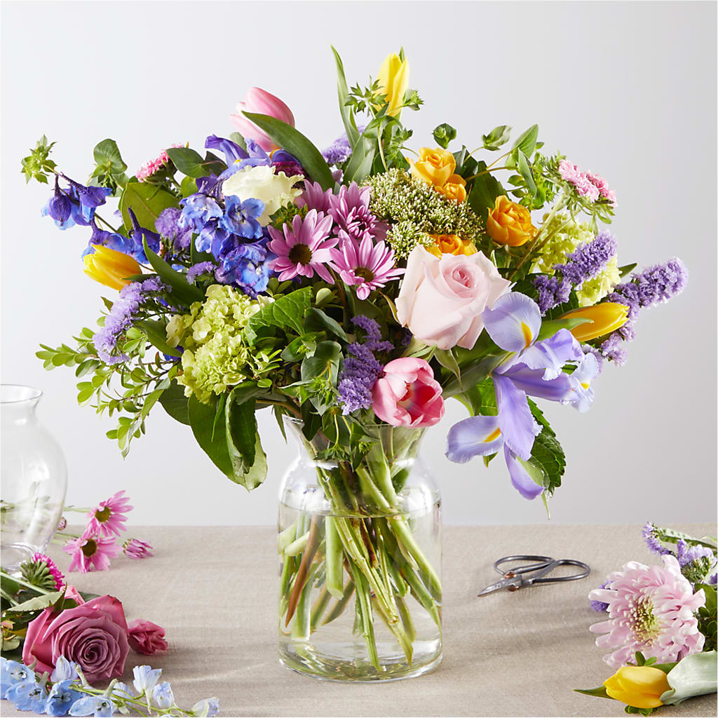 Pastel Tradition - A Florist Original – Salon Diane Aubin Fleuriste Inc., Jonquiere PQ