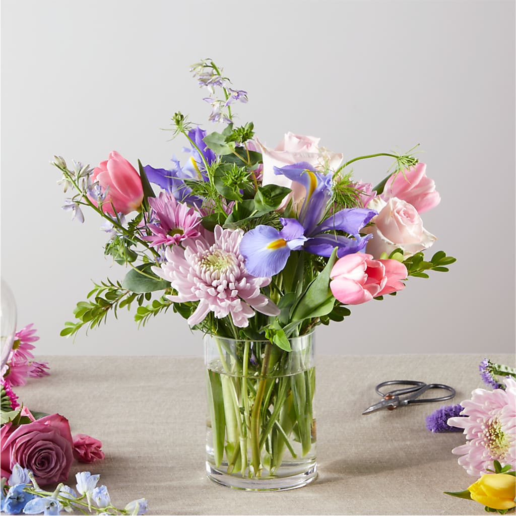 Pastel Tradition - A Florist Original – Salon Diane Aubin Fleuriste Inc., Jonquiere PQ