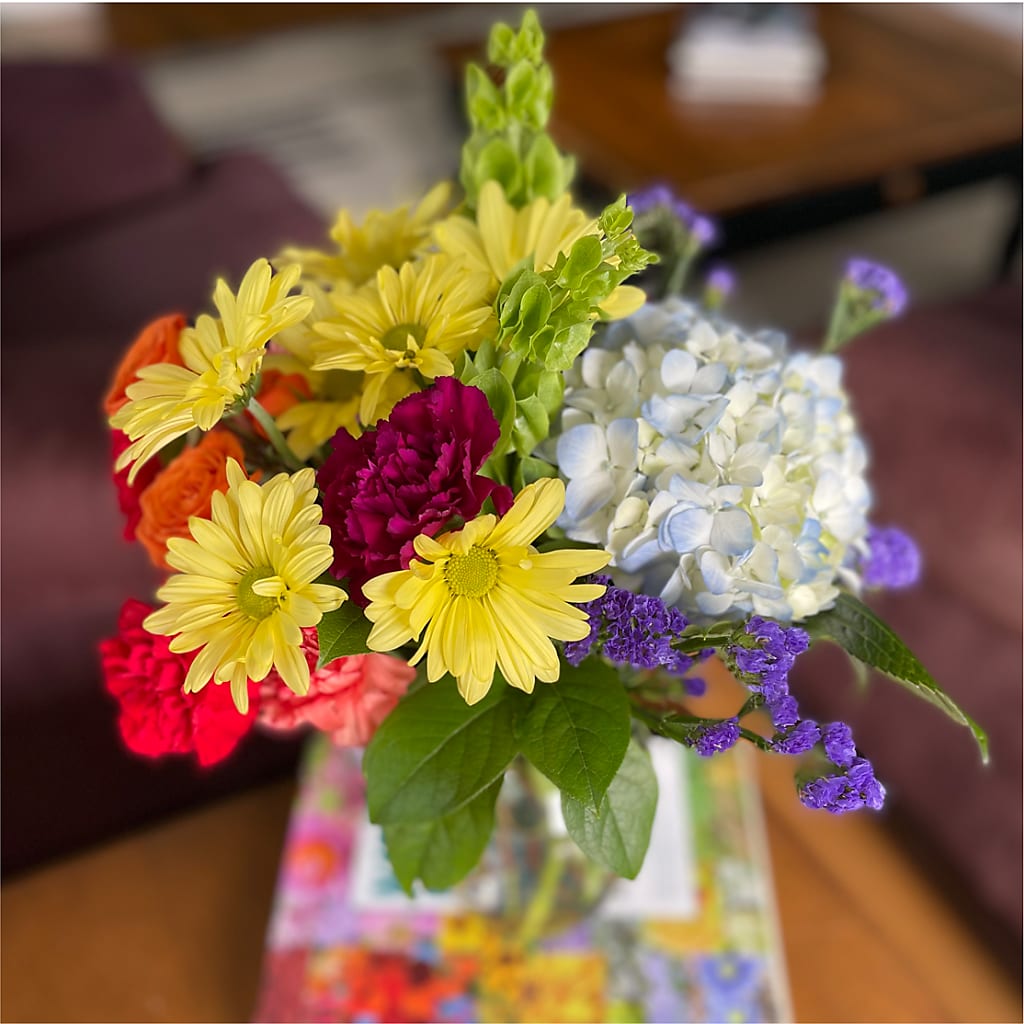 Summer Spectra - A Florist Original – Salon Diane Aubin Fleuriste Inc., Jonquiere PQ