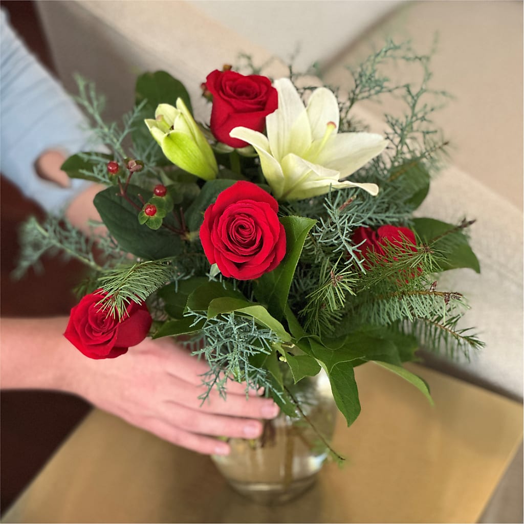 Glittering Lights Bouquet – Salon Diane Aubin Fleuriste Inc., Jonquiere PQ