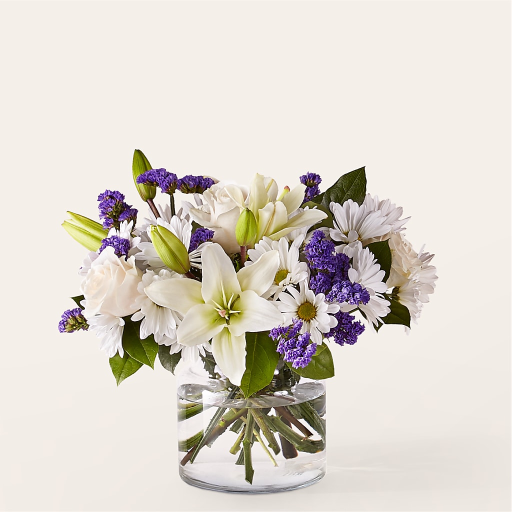 Beyond Blue Bouquet – Salon Diane Aubin Fleuriste Inc., Jonquiere PQ