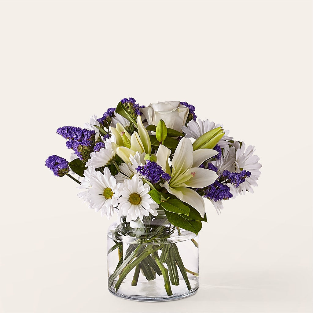 Beyond Blue Bouquet – Salon Diane Aubin Fleuriste Inc., Jonquiere PQ