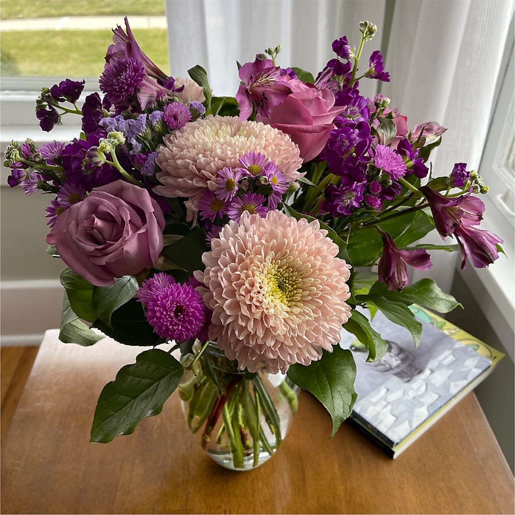 Ultraviolet Bouquet – Salon Diane Aubin Fleuriste Inc., Jonquiere PQ
