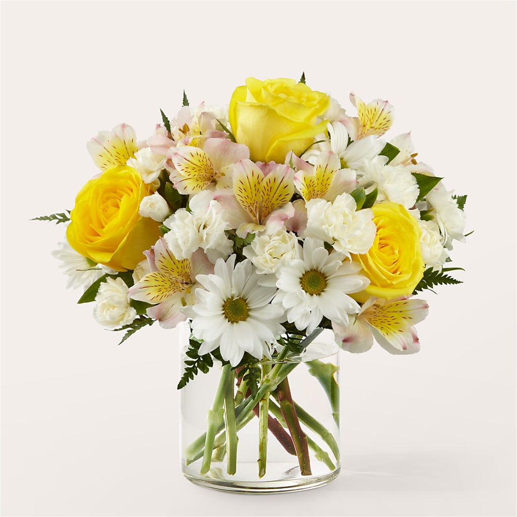 Gleeful Bouquet – Salon Diane Aubin Fleuriste Inc., Jonquiere PQ