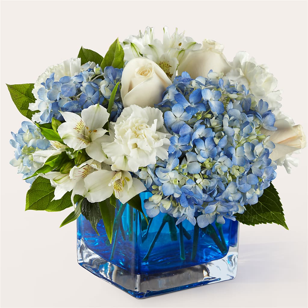 Soothing Waters Bouquet – Salon Diane Aubin Fleuriste Inc., Jonquiere PQ