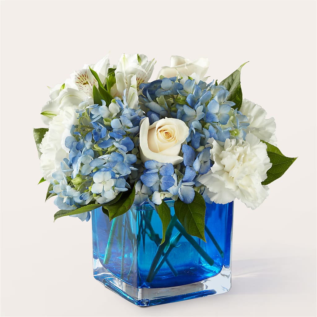 Soothing Waters Bouquet – Salon Diane Aubin Fleuriste Inc., Jonquiere PQ
