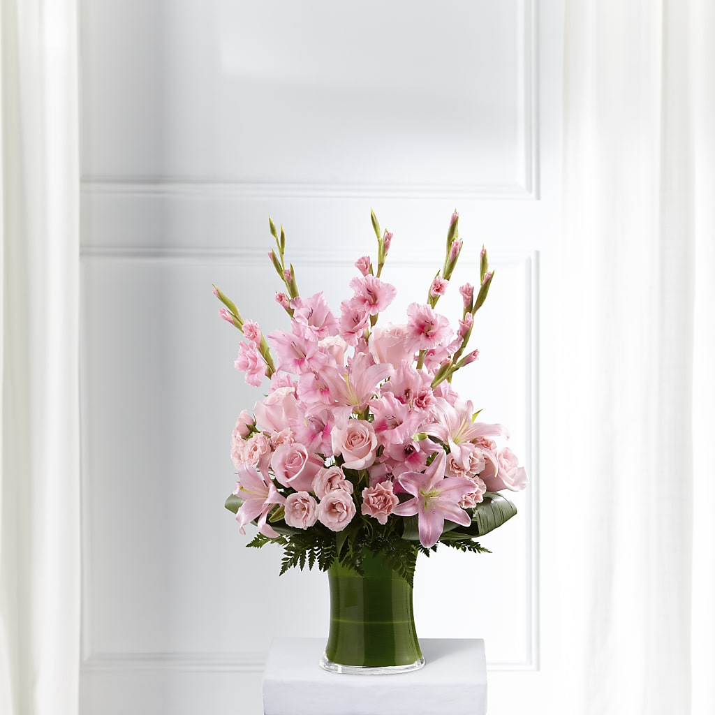 Lovely Tribute Bouquet – Salon Diane Aubin Fleuriste Inc., Jonquiere PQ