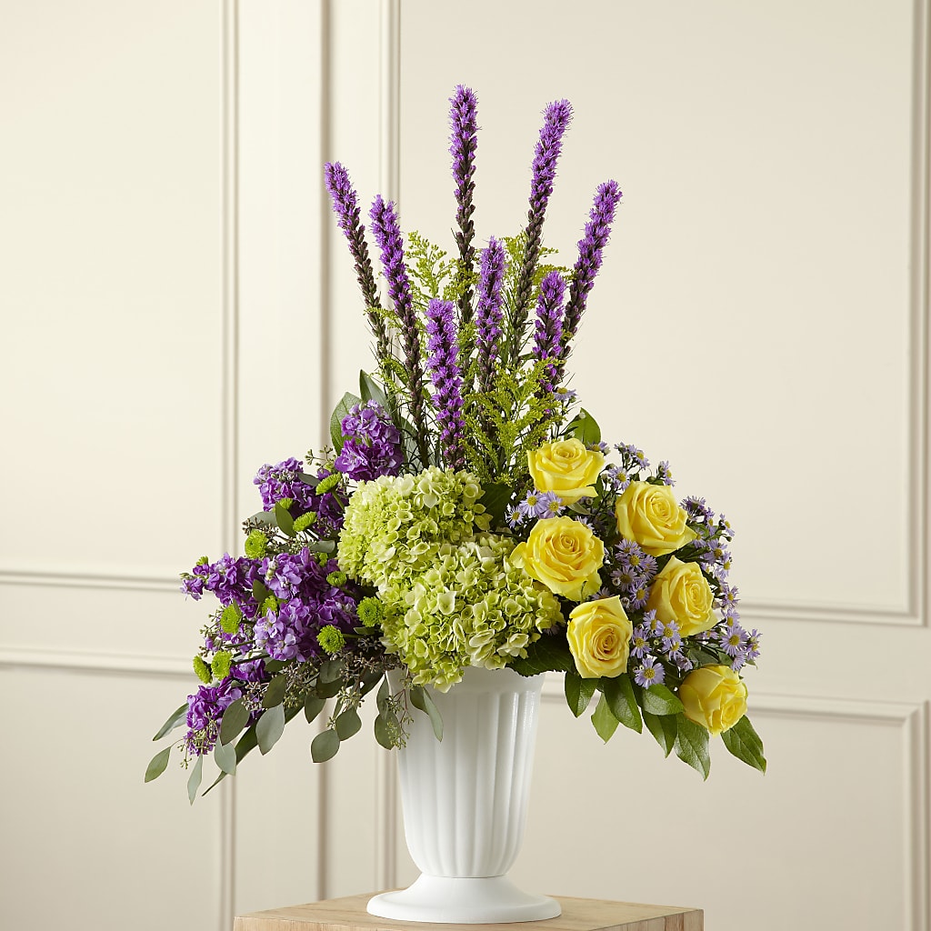 Affection Arrangement – Salon Diane Aubin Fleuriste Inc., Jonquiere PQ