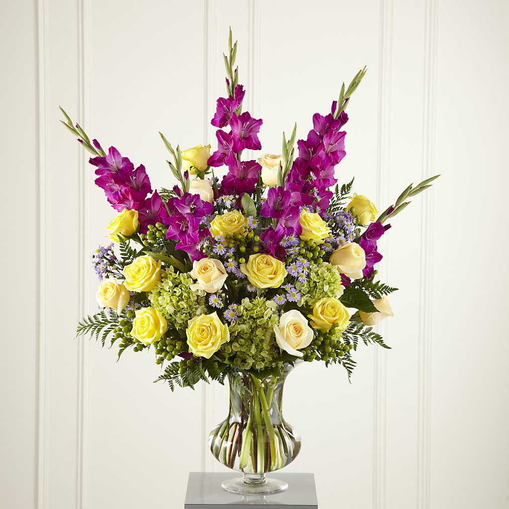 Loveliness Arrangement – Salon Diane Aubin Fleuriste Inc., Jonquiere PQ