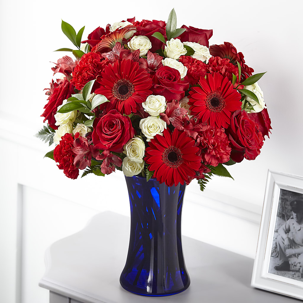 Hearts Embrace Bouquet – Salon Diane Aubin Fleuriste Inc., Jonquiere PQ
