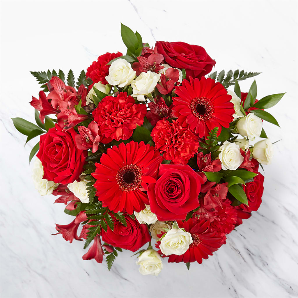 Hearts Embrace Bouquet – Salon Diane Aubin Fleuriste Inc., Jonquiere PQ