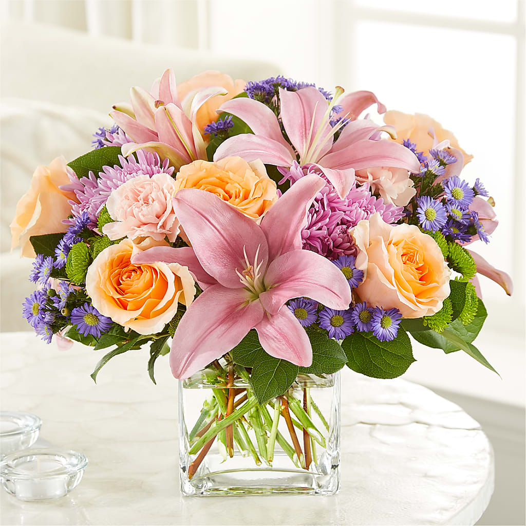 Delicate Details Bouquet – Salon Diane Aubin Fleuriste Inc., Jonquiere PQ