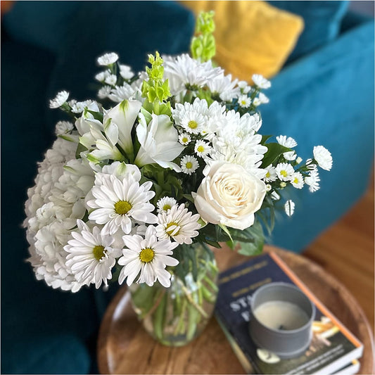 Classic Ivory – A Florist Original – Salon Diane Aubin Fleuriste Inc., Jonquiere PQ