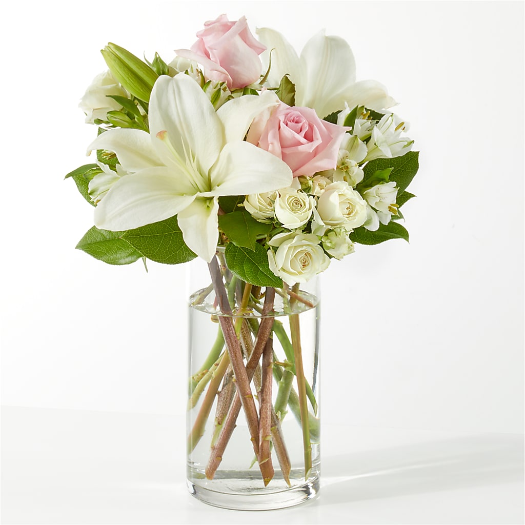 Kindhearted Bouquet – Salon Diane Aubin Fleuriste Inc., Jonquiere PQ
