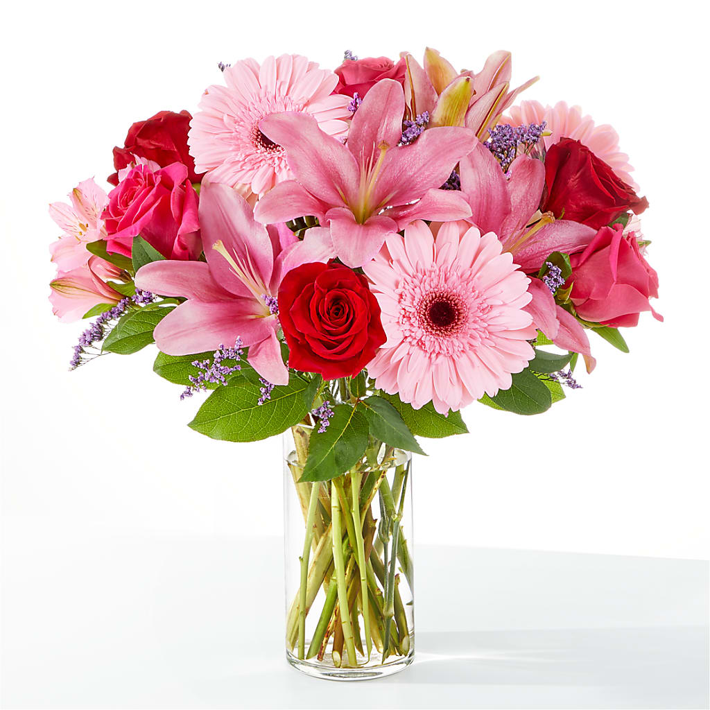 Lots of Love Bouquet – Salon Diane Aubin Fleuriste Inc., Jonquiere PQ