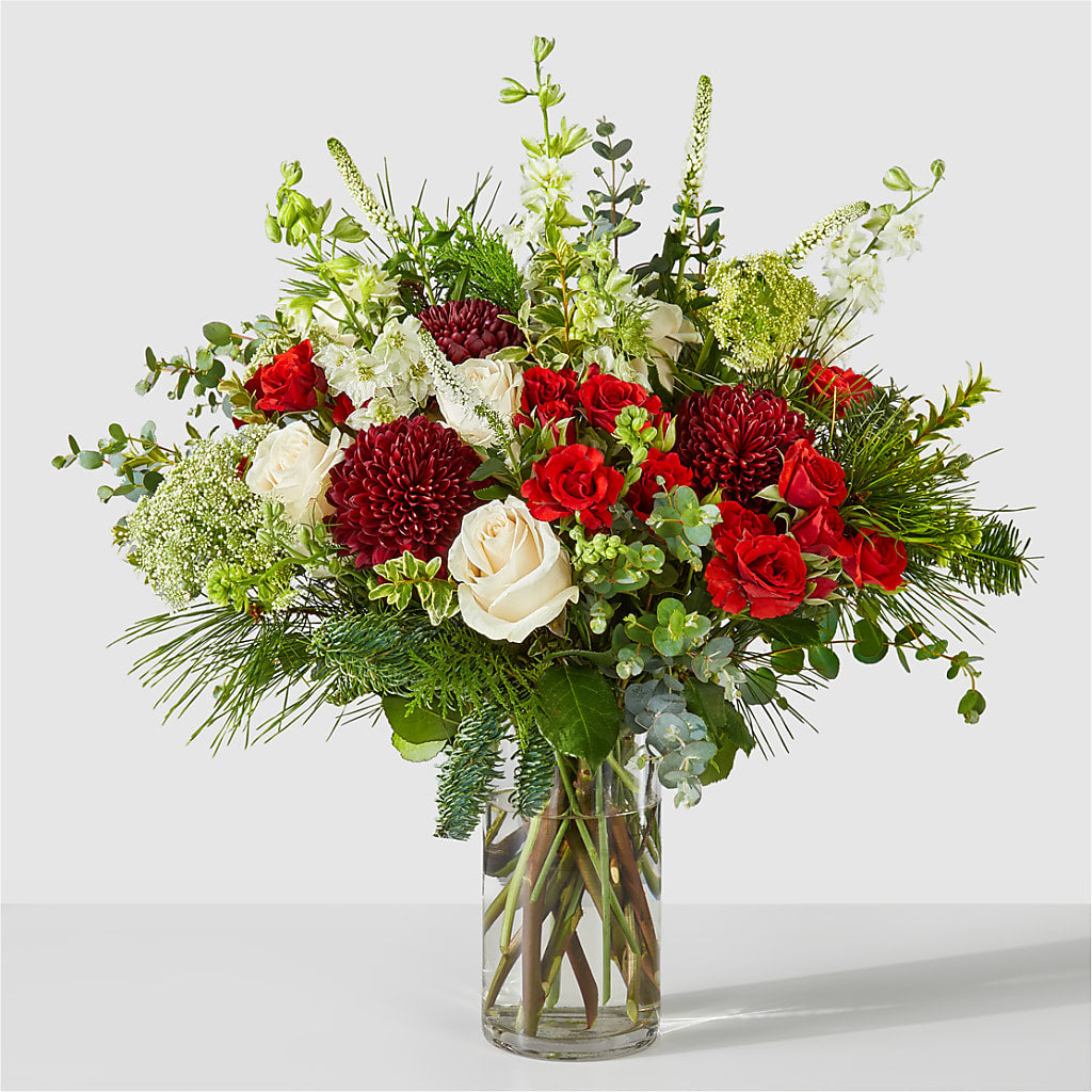 Favorite Traditions Bouquet – Salon Diane Aubin Fleuriste Inc., Jonquiere PQ