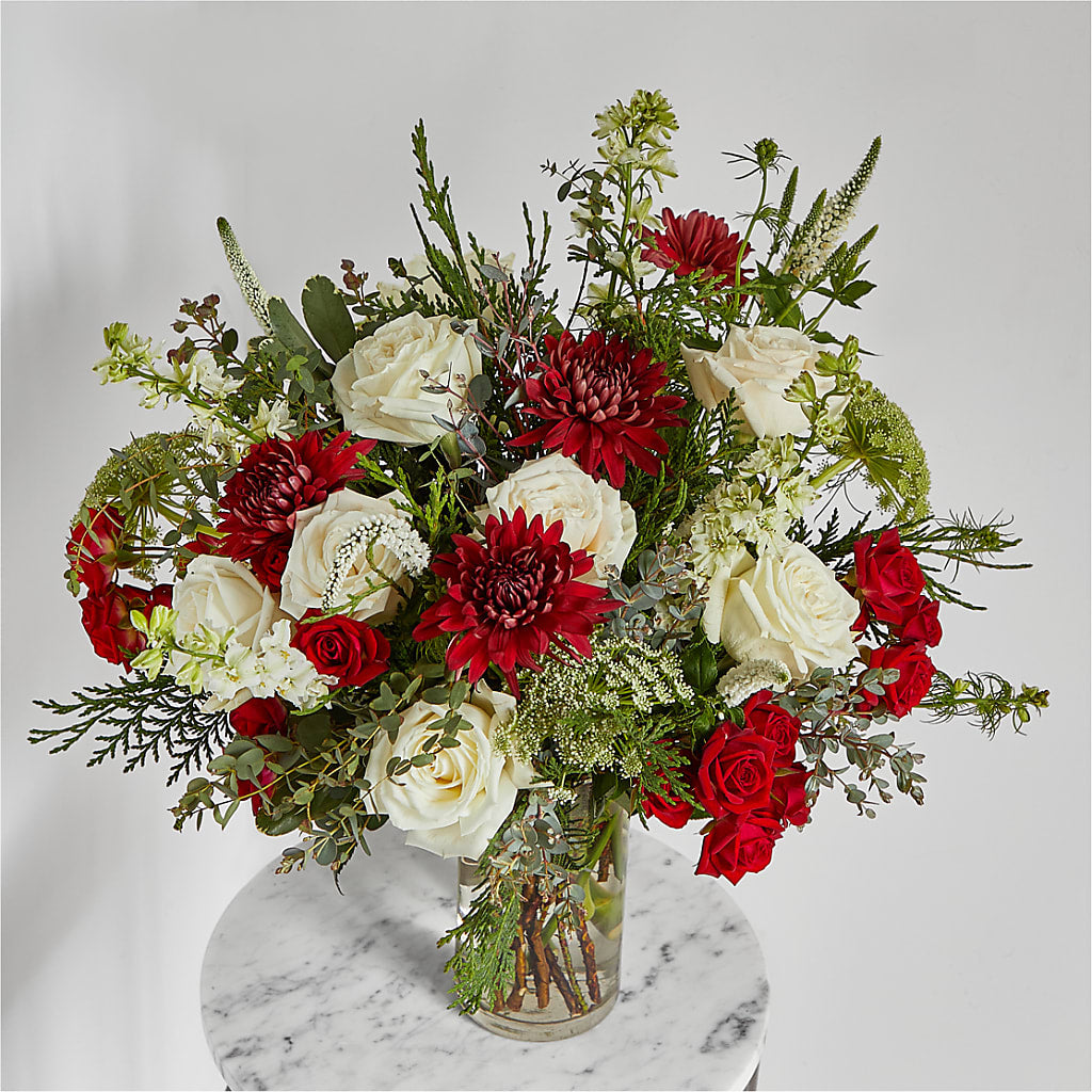 Favorite Traditions Bouquet – Salon Diane Aubin Fleuriste Inc., Jonquiere PQ