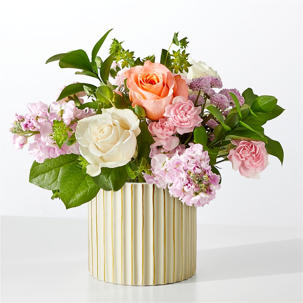 French Market Bouquet with Ivory Vase – Salon Diane Aubin Fleuriste Inc., Jonquiere PQ