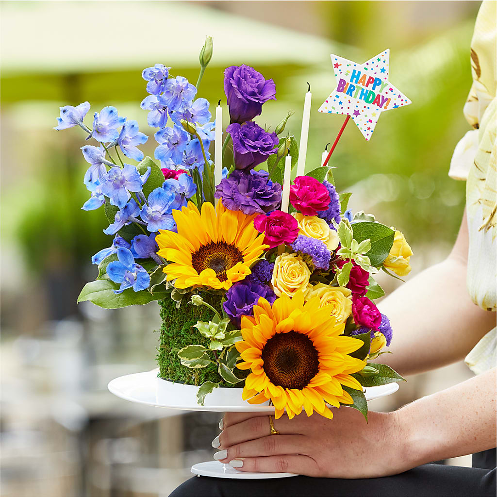 Star of the Day Floral Cake – Salon Diane Aubin Fleuriste Inc., Jonquiere PQ