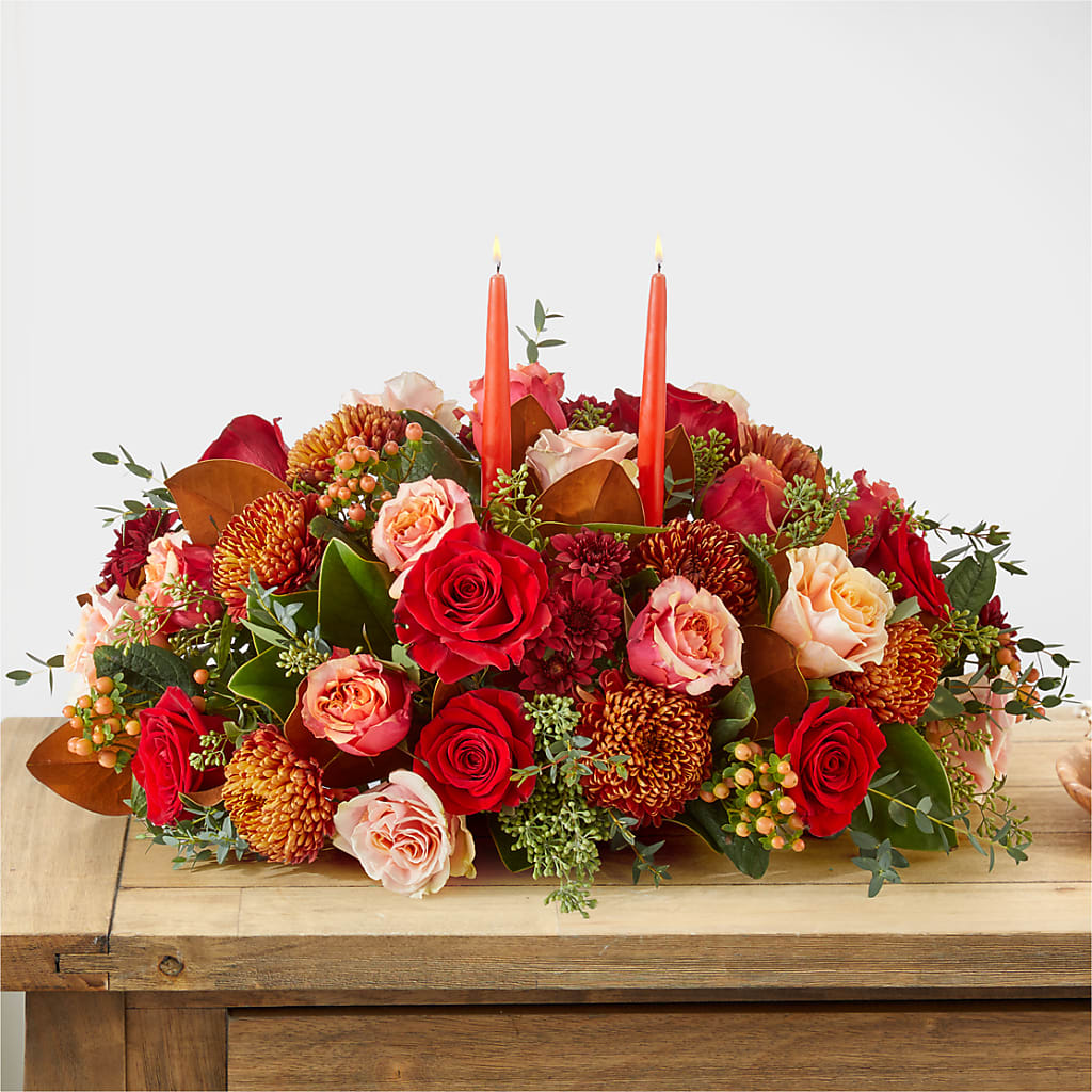 Gather Near Centerpiece – Salon Diane Aubin Fleuriste Inc., Jonquiere PQ