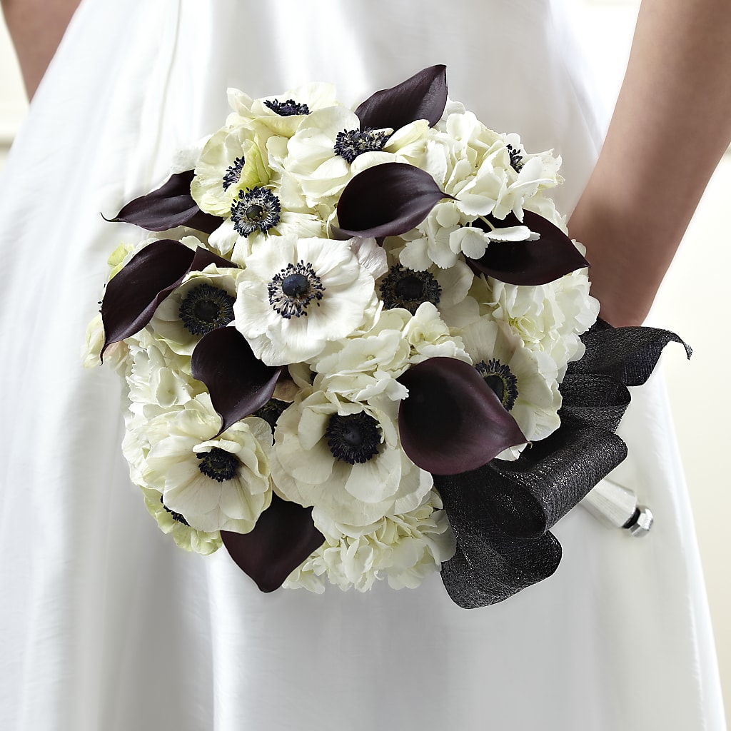 To Have and To Hold Bouquet – Salon Diane Aubin Fleuriste Inc., Jonquiere PQ