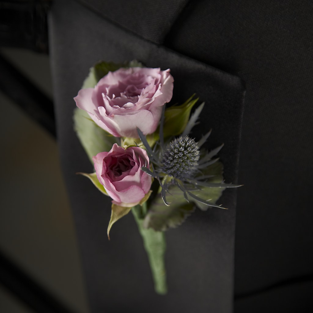 Veronica Boutonniere – Salon Diane Aubin Fleuriste Inc., Jonquiere PQ
