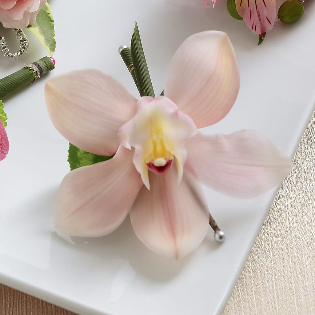 Pink Cymbidium Boutonniere – Salon Diane Aubin Fleuriste Inc., Jonquiere PQ