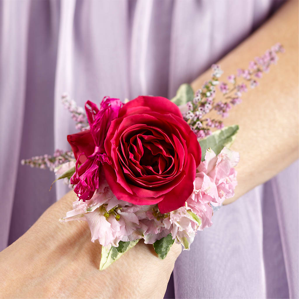Rose Charm Corsage – Salon Diane Aubin Fleuriste Inc., Jonquiere PQ