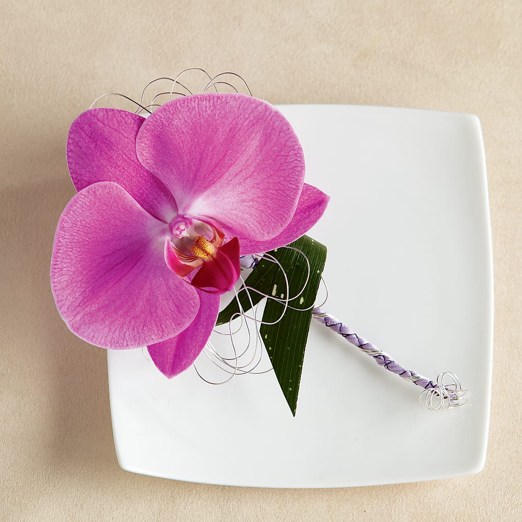 Glorious Boutonniere – Salon Diane Aubin Fleuriste Inc., Jonquiere PQ