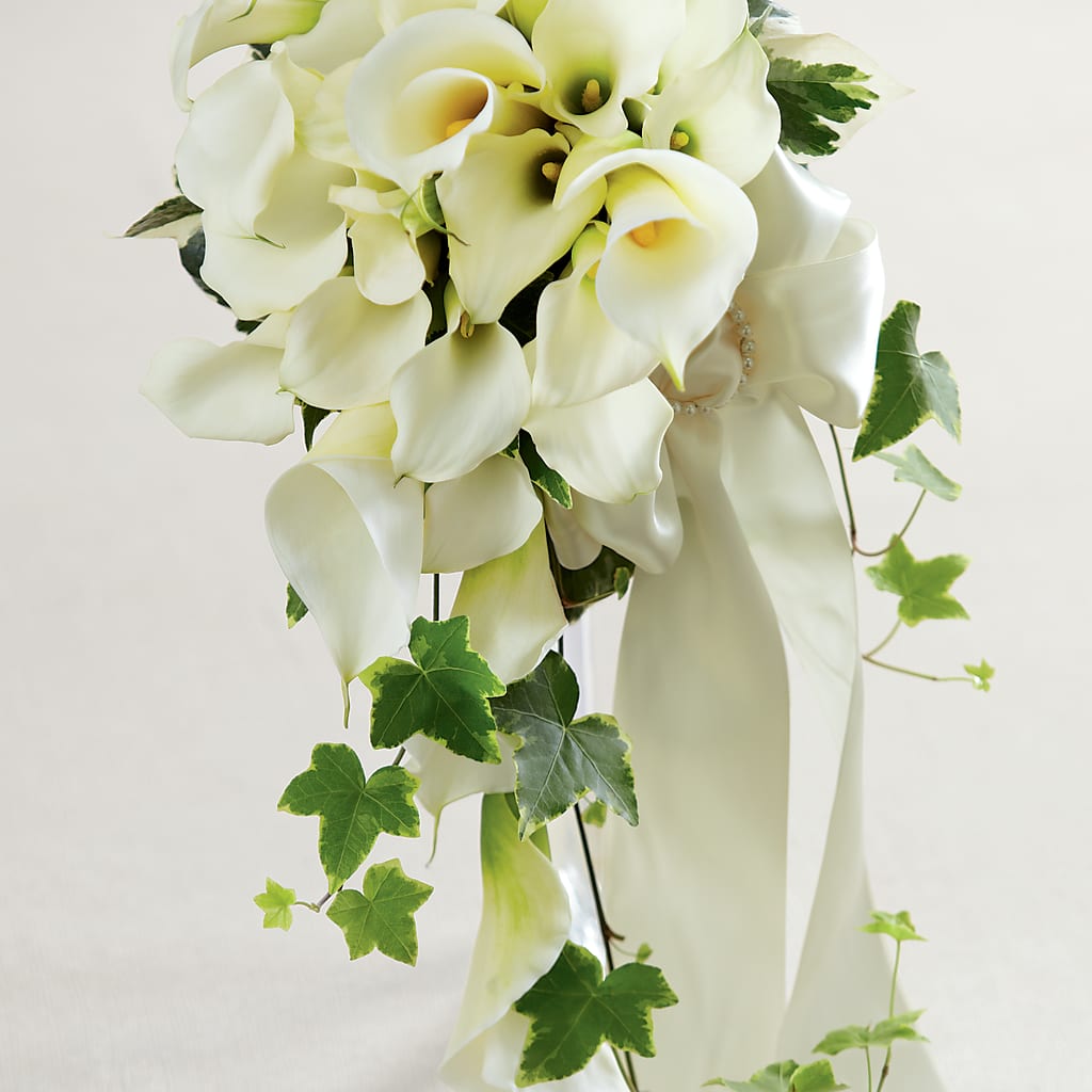 White Chapel Bouquet – Salon Diane Aubin Fleuriste Inc., Jonquiere PQ