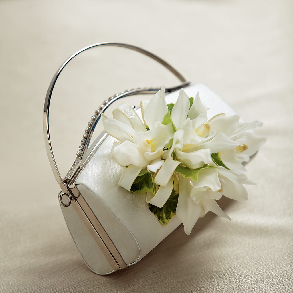 White Purse Decor – Salon Diane Aubin Fleuriste Inc., Jonquiere PQ