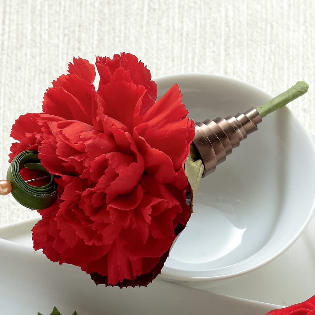 Red Carnation Boutonniere – Salon Diane Aubin Fleuriste Inc., Jonquiere PQ