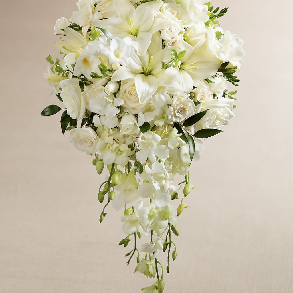 White Wonders Bouquet – Salon Diane Aubin Fleuriste Inc., Jonquiere PQ