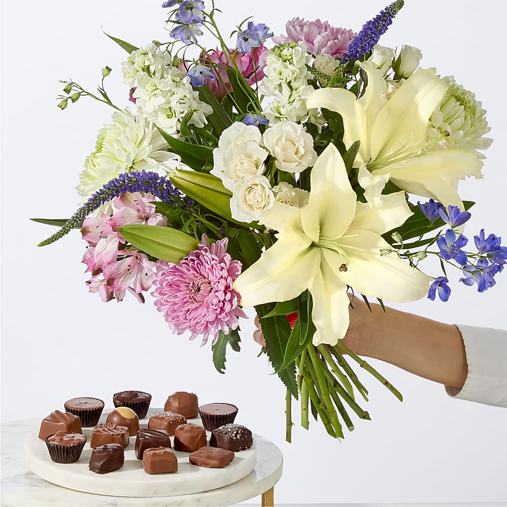 Winter Celebration Bouquet –  Salon Diane Aubin Fleuriste Inc., Jonquiere PQ