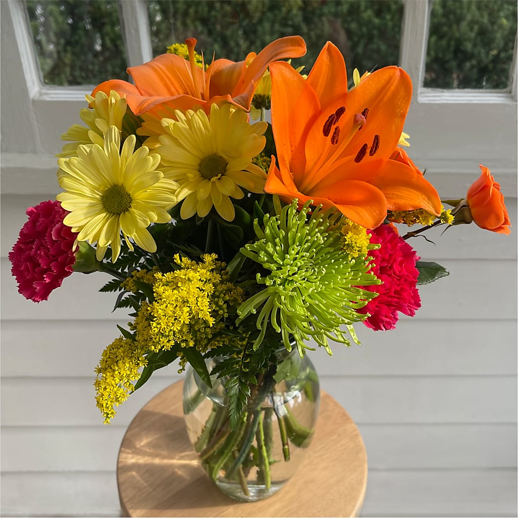 Bold & Bright – A Florist Original –  Salon Diane Aubin Fleuriste Inc., Jonquiere PQ