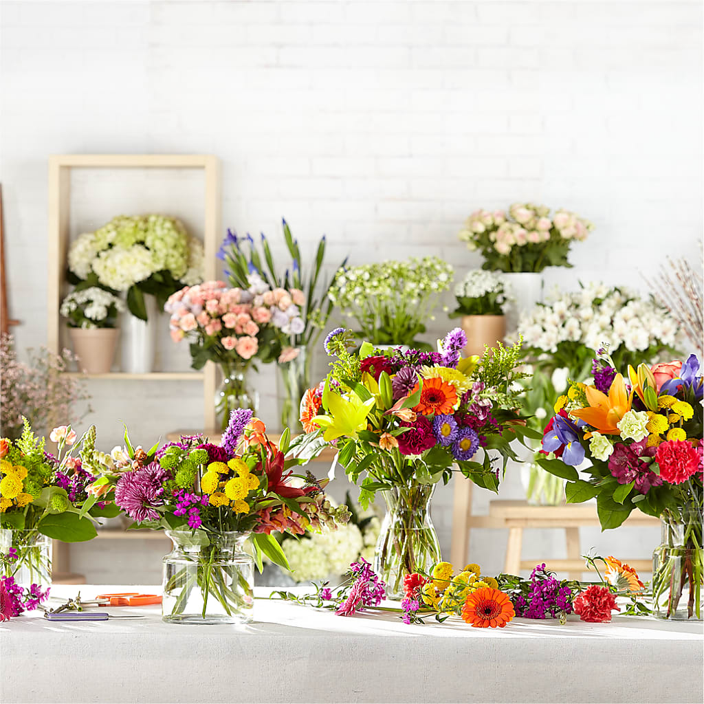 Bold & Bright – A Florist Original –  Salon Diane Aubin Fleuriste Inc., Jonquiere PQ