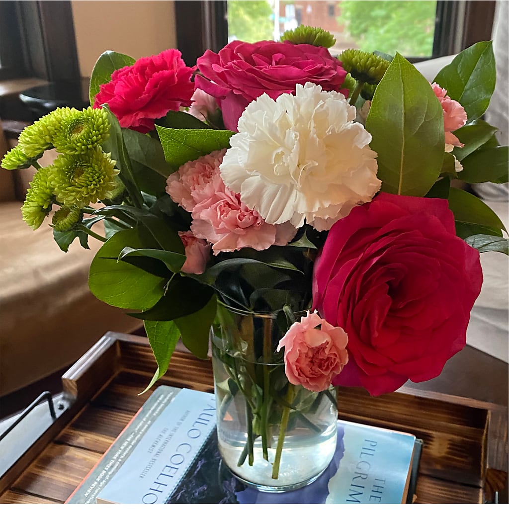 Sweet & Pretty Bouquet –  Salon Diane Aubin Fleuriste Inc., Jonquiere PQ