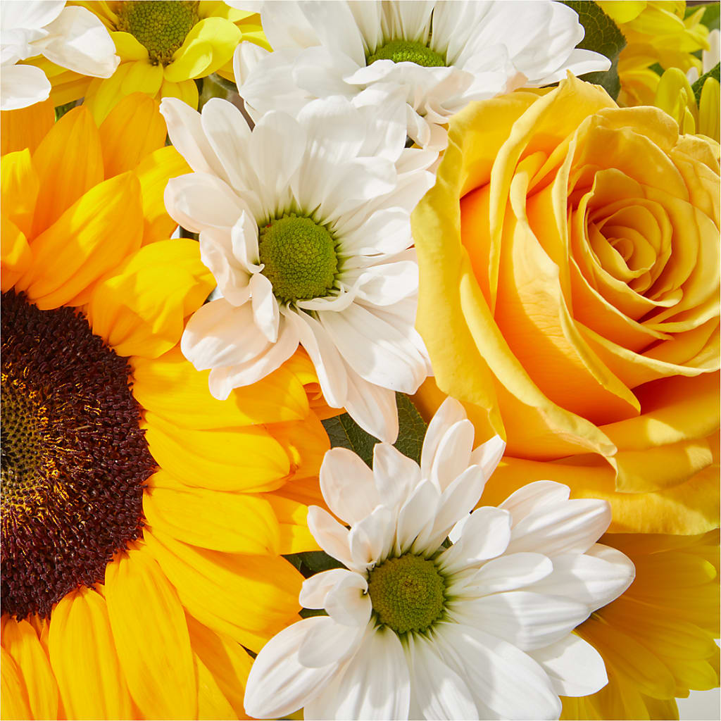 Be Happy Bouquet –  Salon Diane Aubin Fleuriste Inc., Jonquiere PQ