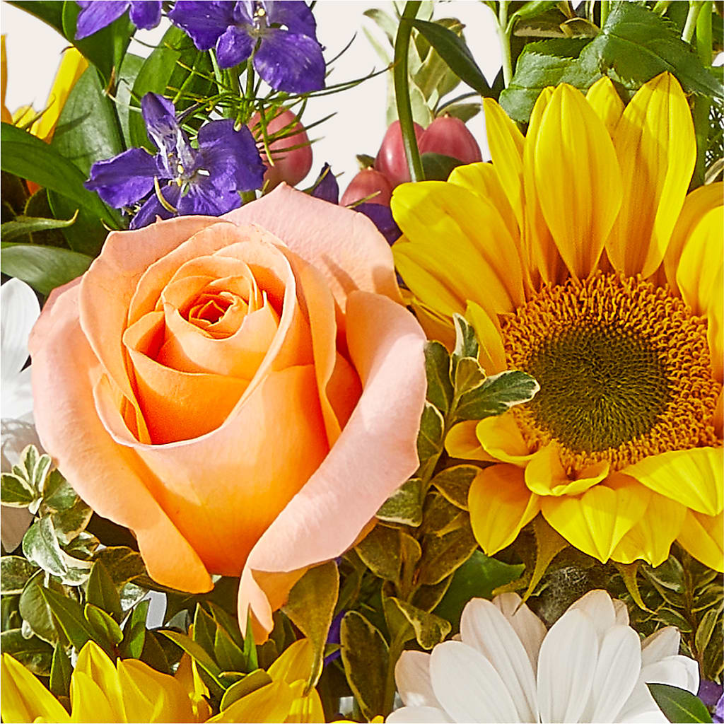 The Good Life Bouquet –  Salon Diane Aubin Fleuriste Inc., Jonquiere PQ