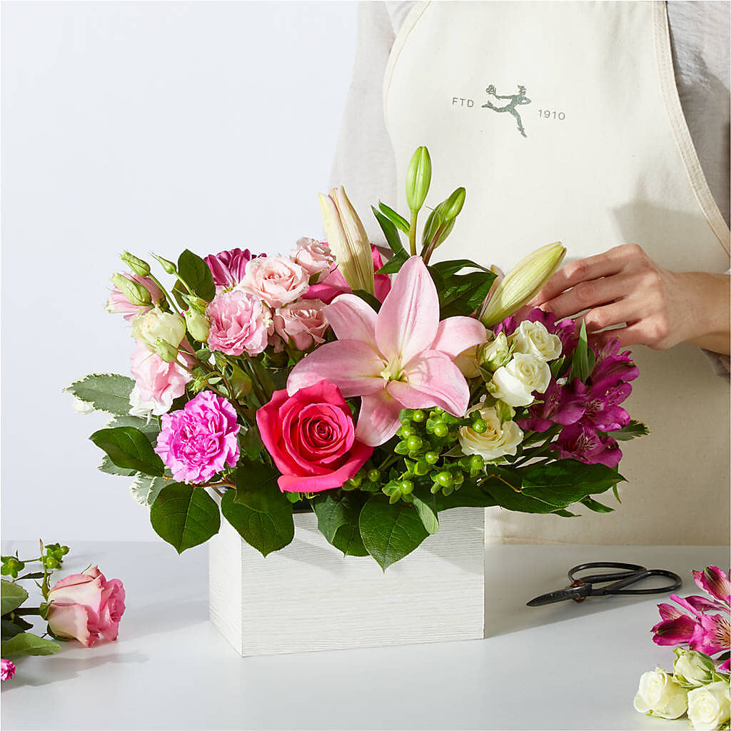 Sweetberry Box – A Florist Original –  Salon Diane Aubin Fleuriste Inc., Jonquiere PQ