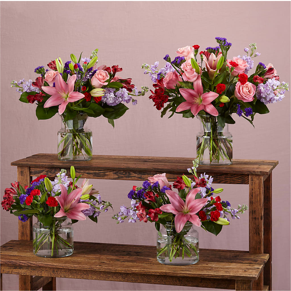 Romantique Bouquet –  Salon Diane Aubin Fleuriste Inc., Jonquiere PQ