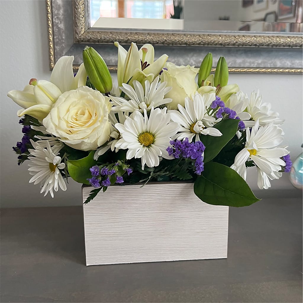 Beyond Blue Box Bouquet –  Salon Diane Aubin Fleuriste Inc., Jonquiere PQ