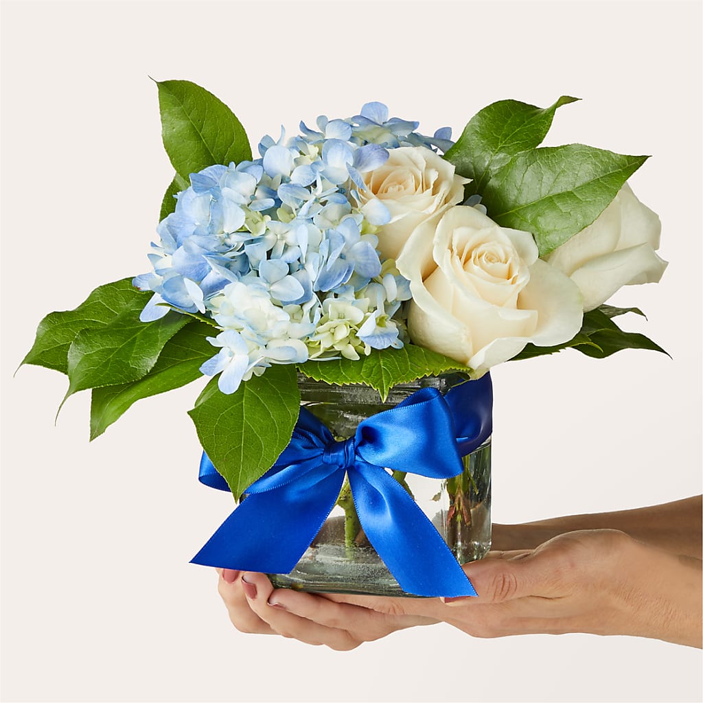 Sky Blue Delight Bouquet –  Salon Diane Aubin Fleuriste Inc., Jonquiere PQ