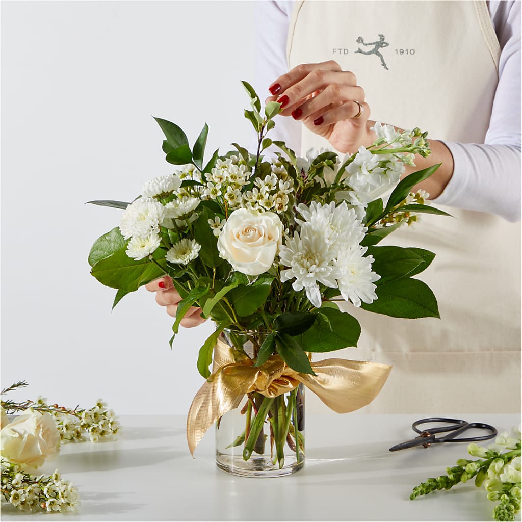 New Beginnings – A Florist Original –  Salon Diane Aubin Fleuriste Inc., Jonquiere PQ
