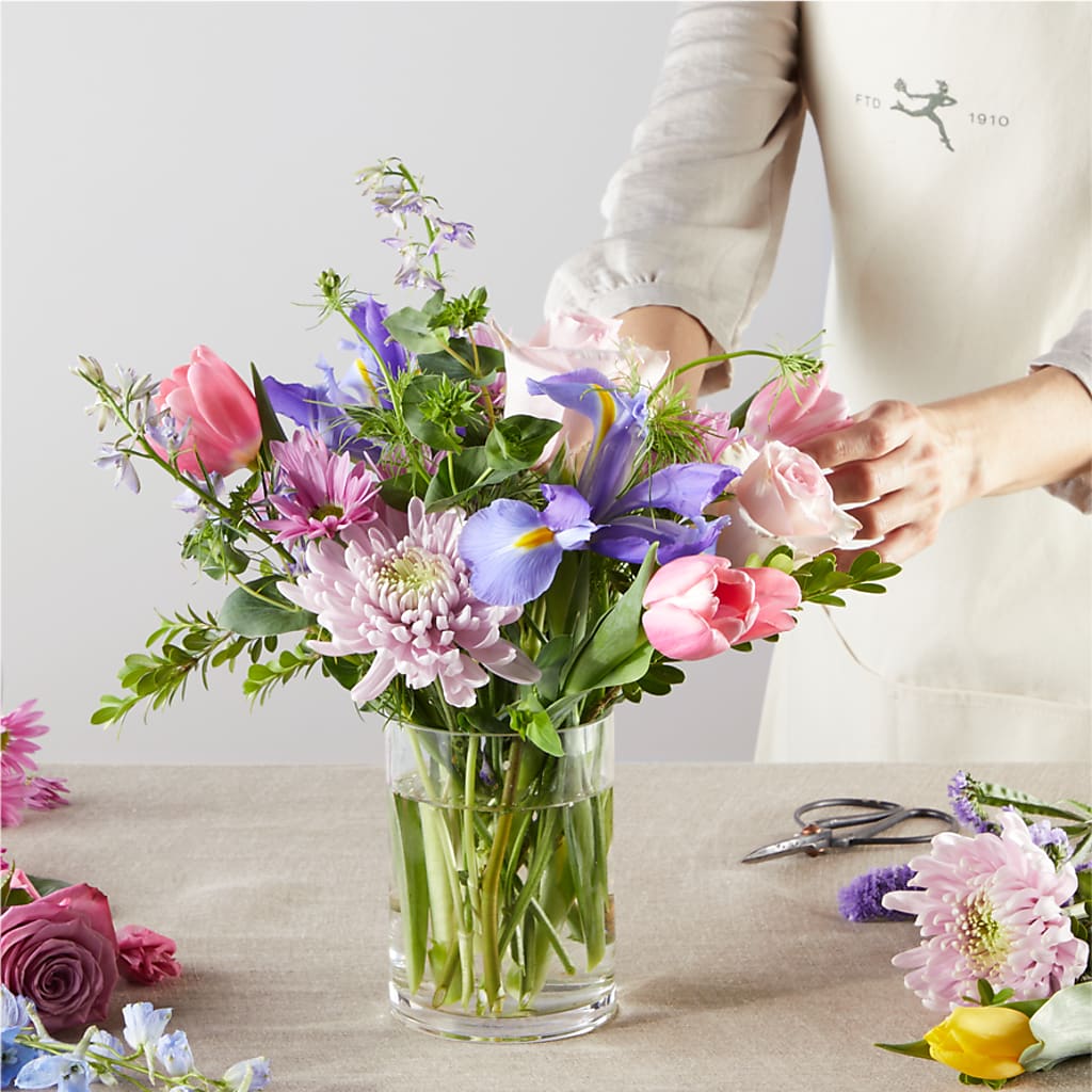 Pastel Tradition - A Florist Original –  Salon Diane Aubin Fleuriste Inc., Jonquiere PQ