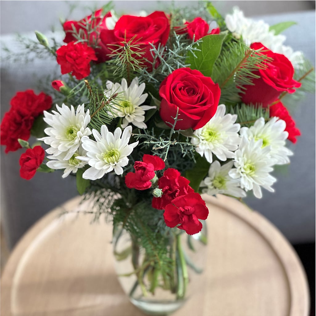 Seasonal Magic Bouquet –  Salon Diane Aubin Fleuriste Inc., Jonquiere PQ